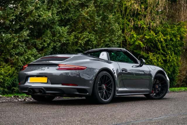 Porsche 911 (2018) thumbnail 2