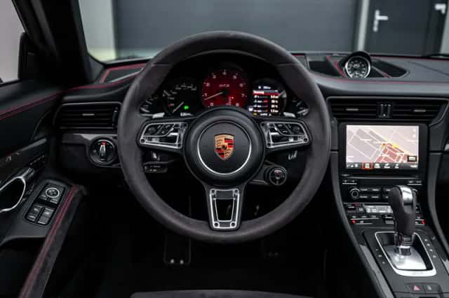 Porsche 911 (2018) thumbnail 4