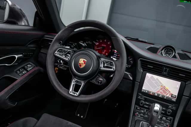 Porsche 911 (2018) thumbnail 5