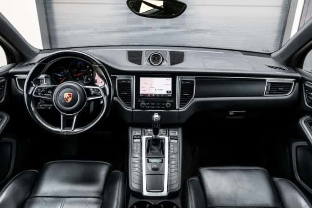 Porsche Macan (2016) thumbnail 6