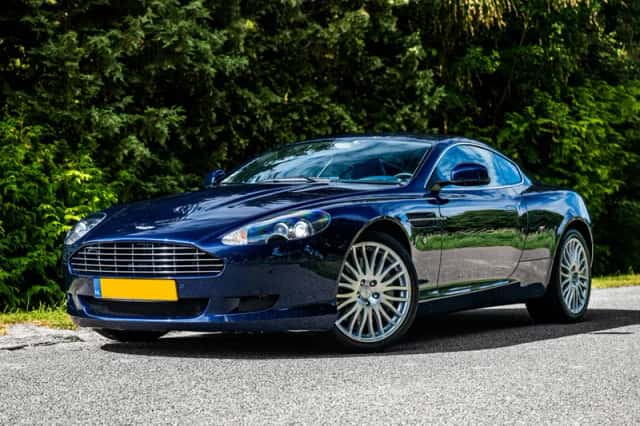 Aston Martin DB9 (2010) thumbnail 1