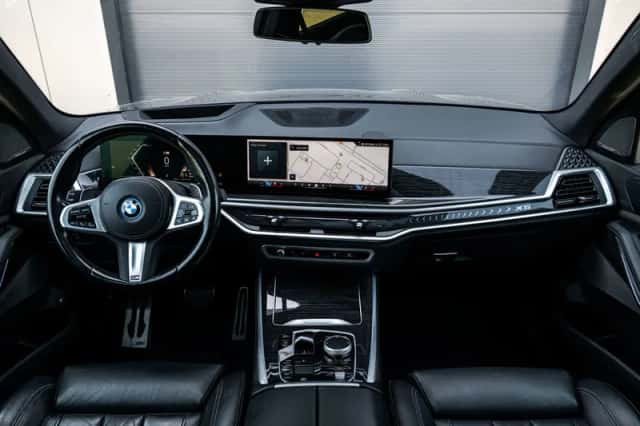 BMW X5 (2023) thumbnail 6