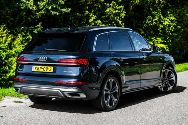 Audi Q7 (2022) thumbnail 2