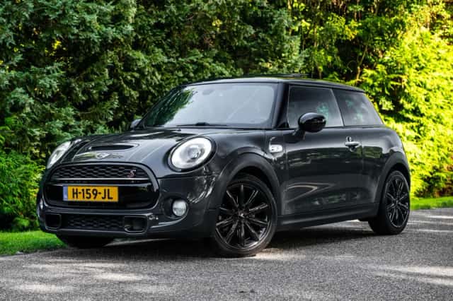 MINI Cooper S (2015) thumbnail 1