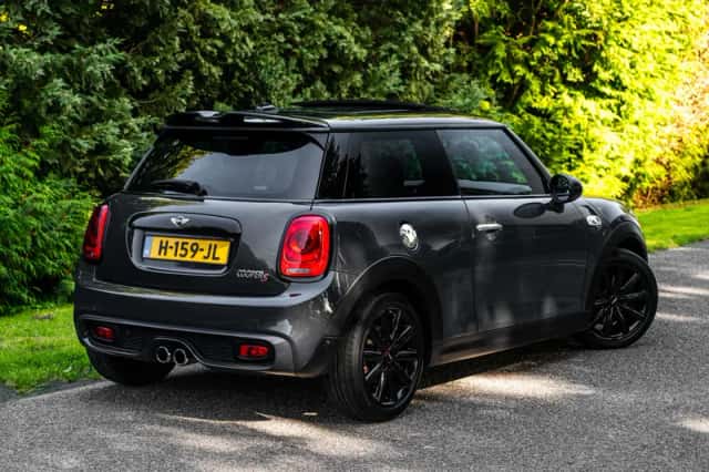 MINI Cooper S (2015) thumbnail 2