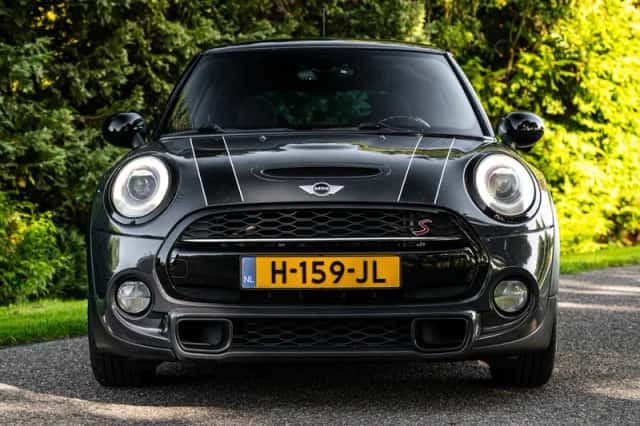 MINI Cooper S (2015) thumbnail 3