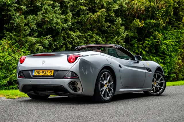 Ferrari California (2011) thumbnail 2