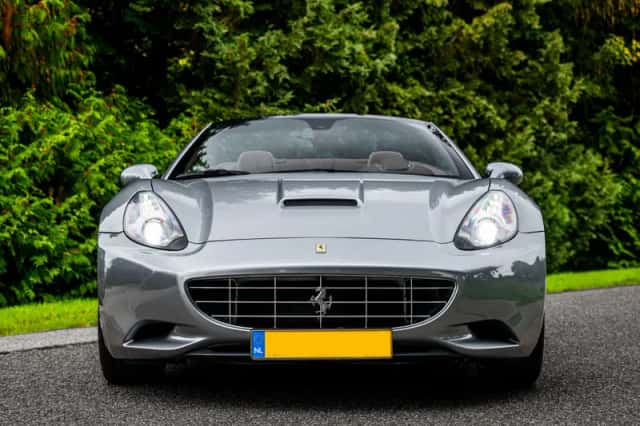 Ferrari California (2011) thumbnail 3
