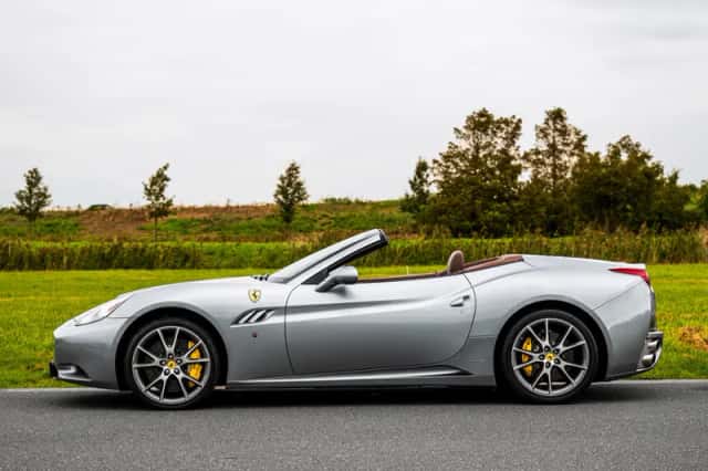 Ferrari California (2011) thumbnail 4