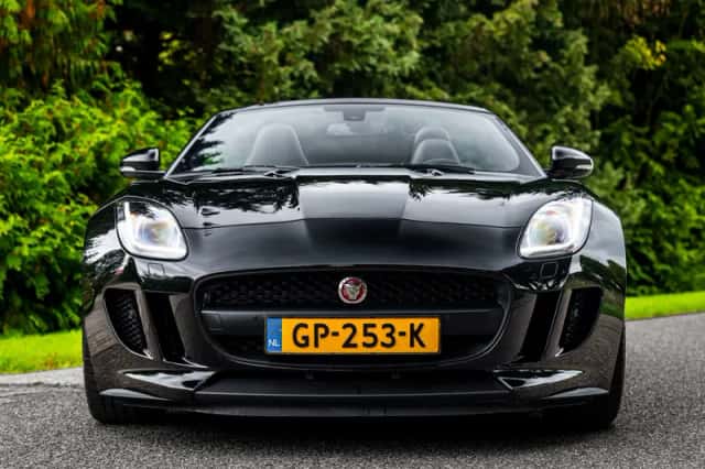 Jaguar F-Type (2015) thumbnail 3