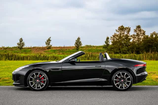 Jaguar F-Type (2015) thumbnail 4