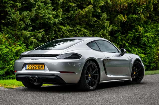 Porsche 718 Cayman (2018) thumbnail 2