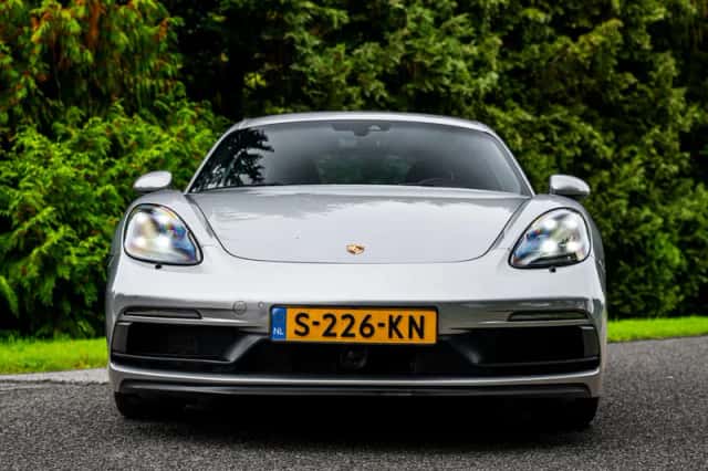 Porsche 718 Cayman (2018) thumbnail 3