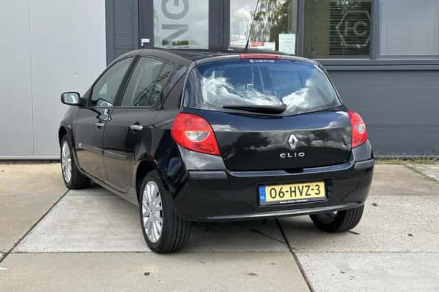 Renault Clio (2009) thumbnail 5