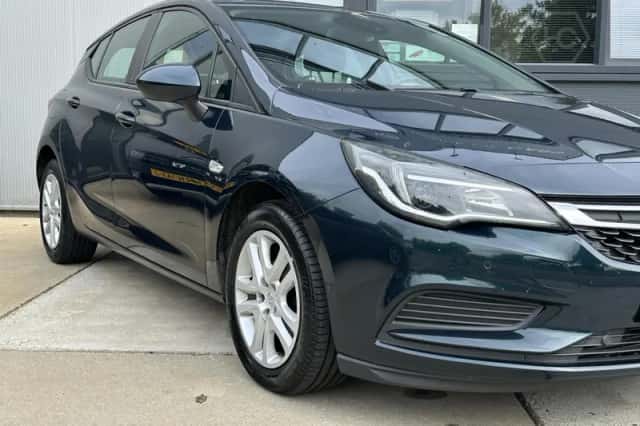 Opel Astra (2016) thumbnail 2