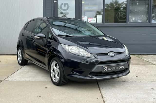 Ford Fiesta (2011) thumbnail 1