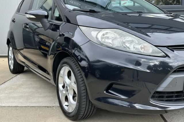 Ford Fiesta (2011) thumbnail 2