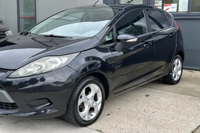 Ford Fiesta (2011) thumbnail 4