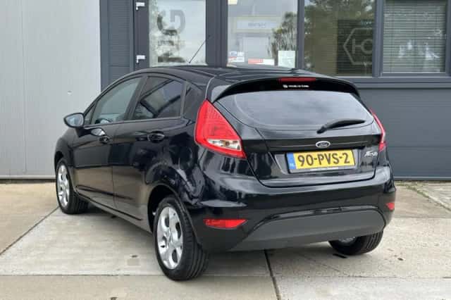 Ford Fiesta (2011) thumbnail 5