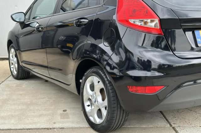 Ford Fiesta (2011) thumbnail 6