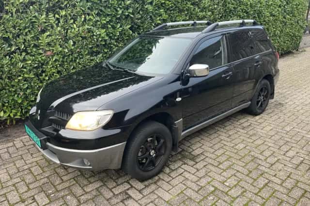 Mitsubishi Outlander (2008) thumbnail 2