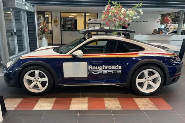 Porsche 911 (2023) thumbnail 6
