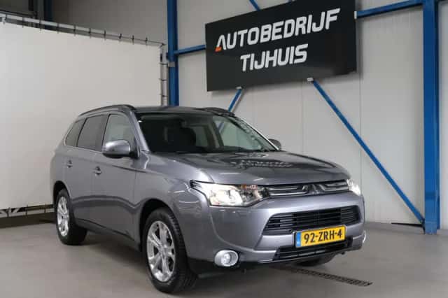 Mitsubishi Outlander (2013) thumbnail 1