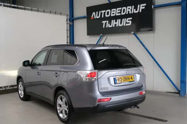 Mitsubishi Outlander (2013) thumbnail 4