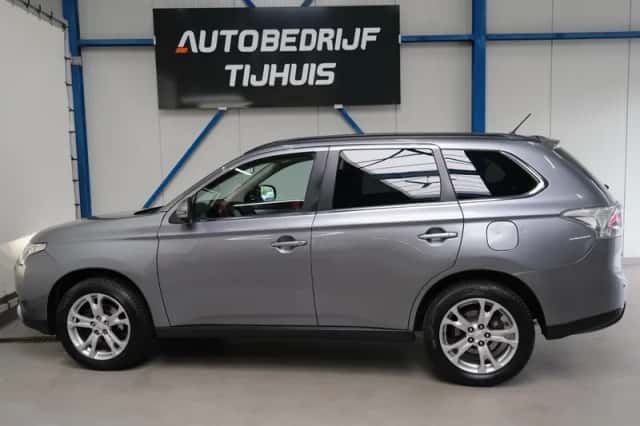 Mitsubishi Outlander (2013) thumbnail 5
