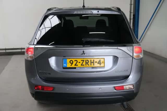 Mitsubishi Outlander (2013) thumbnail 6
