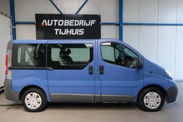 Opel Vivaro (2008) thumbnail 2