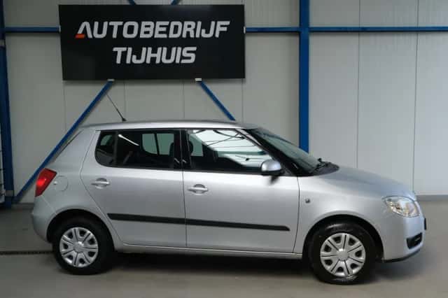 Škoda Fabia (2008) thumbnail 2