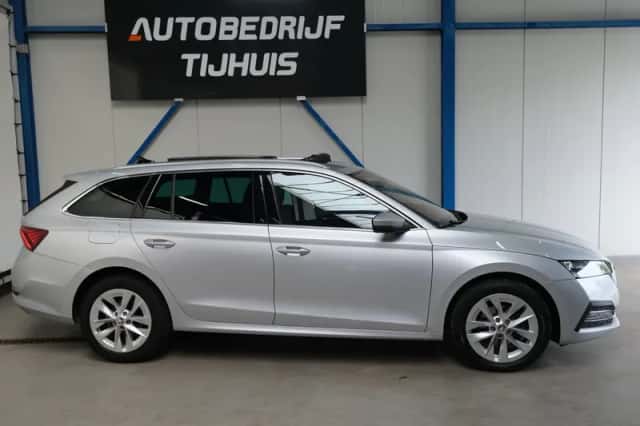 Škoda Octavia (2020) thumbnail 2