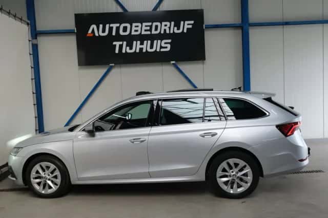 Škoda Octavia (2020) thumbnail 5