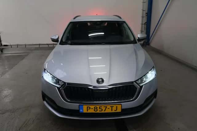 Škoda Octavia (2022) thumbnail 3