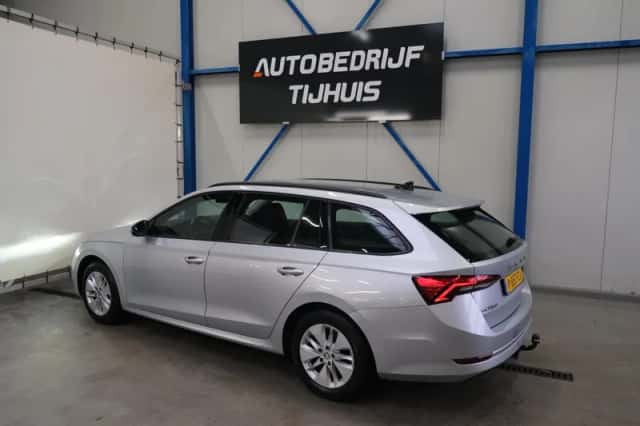 Škoda Octavia (2022) thumbnail 4