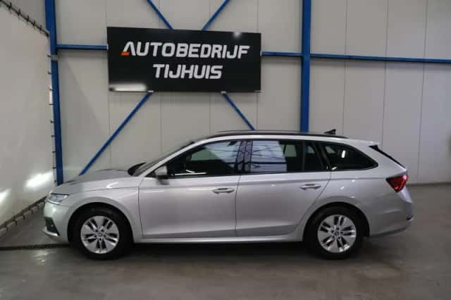 Škoda Octavia (2022) thumbnail 5