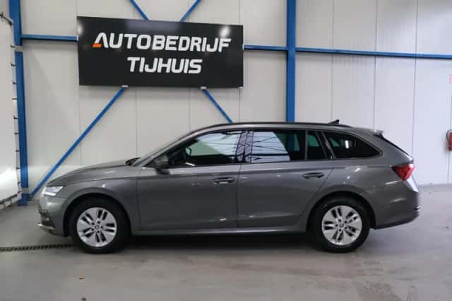 Škoda Octavia (2023) thumbnail 5
