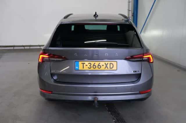 Škoda Octavia (2023) thumbnail 6