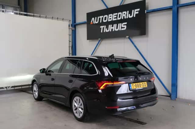 Škoda Octavia (2023) thumbnail 4