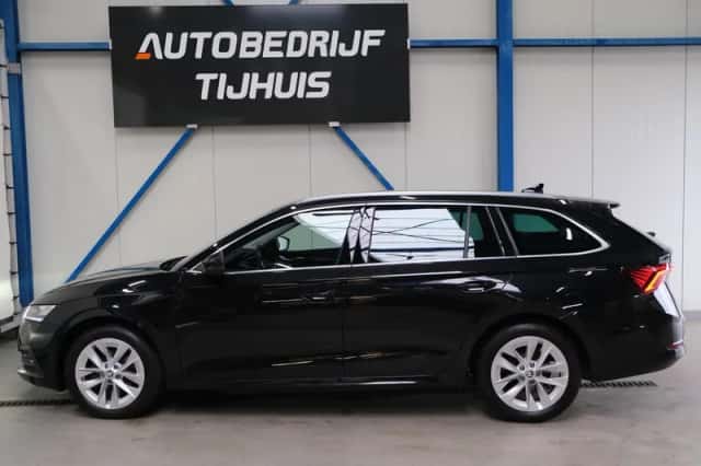 Škoda Octavia (2023) thumbnail 5