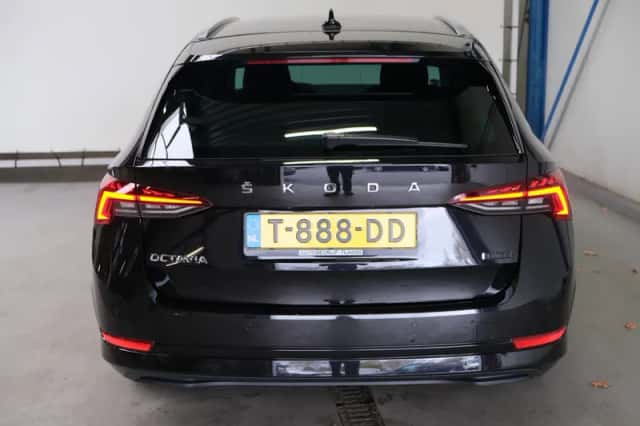 Škoda Octavia (2023) thumbnail 6