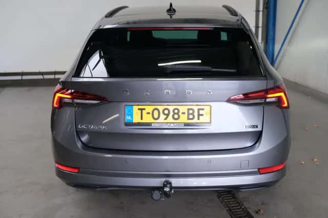 Škoda Octavia (2023) thumbnail 6