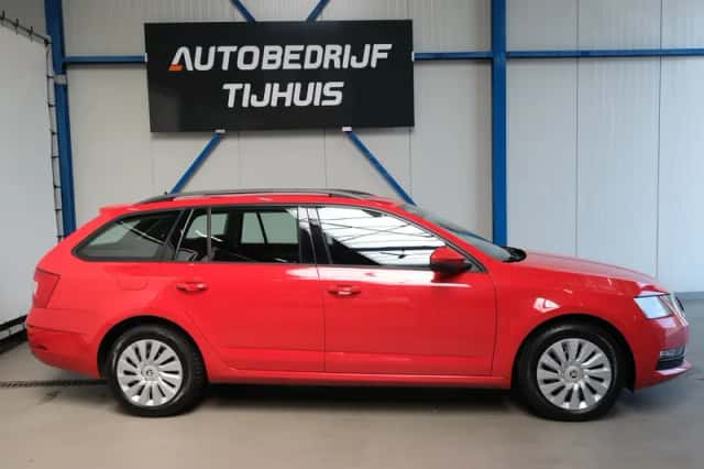 Škoda Octavia (2019) thumbnail 2