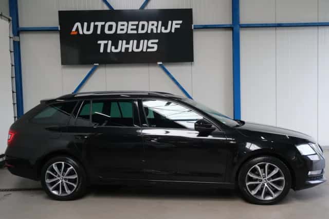 Škoda Octavia (2018) thumbnail 2