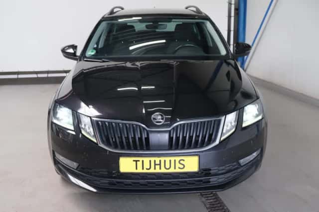 Škoda Octavia (2018) thumbnail 3