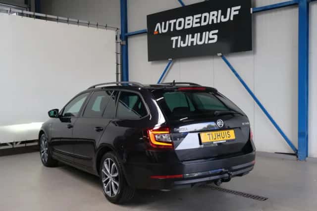 Škoda Octavia (2018) thumbnail 4