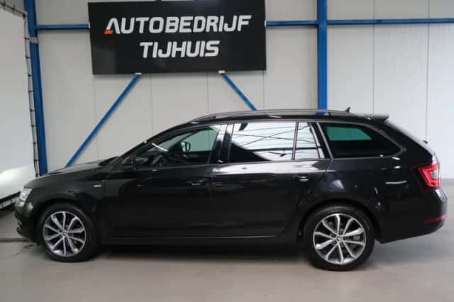 Škoda Octavia (2018) thumbnail 5
