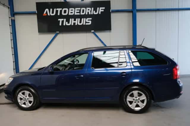 Škoda Octavia (2011) thumbnail 5