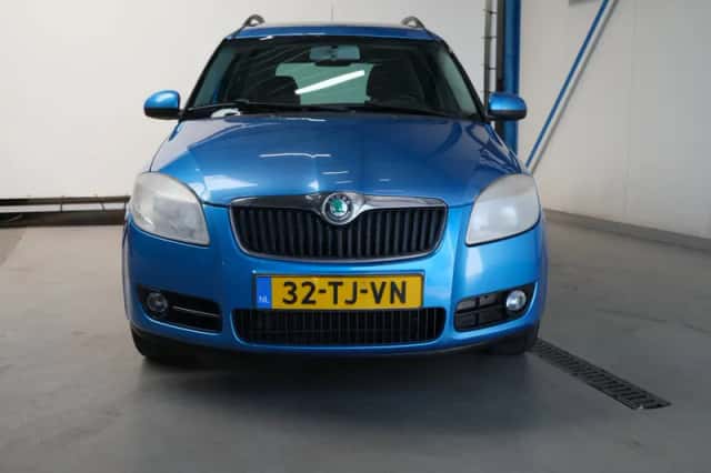 Škoda Roomster (2006) thumbnail 3